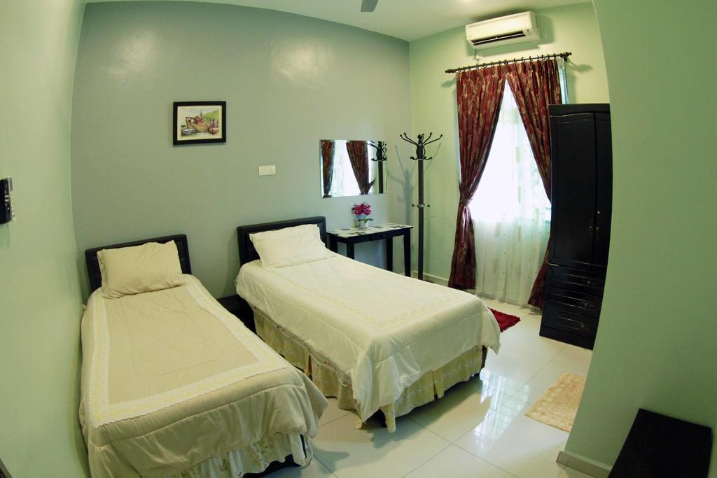 Twin Castle Homestay Kuala Pilah Exterior photo